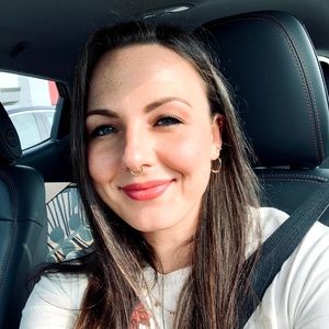 Meet your Posher, Chloe
